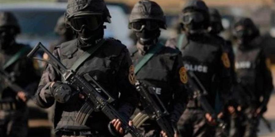 ضبط تشكيلين عصابيين استخلصا مادة تُستخدم في تصنيع "الآيس" استعدادًا لتهريبها خارج البلاد