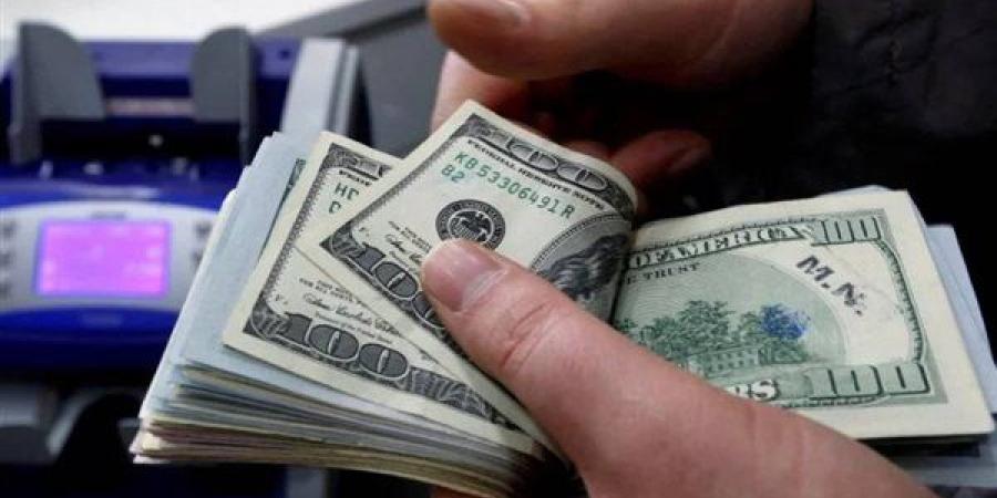 الدولار يواصل الصعود مدعومًا بتصريحات ترامب حول صفقة تجارية مع بريطانيا