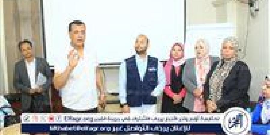 مدير تعليم سوهاج يتفقد لقاءات توعية لمعلمات التعليم المجتمعي