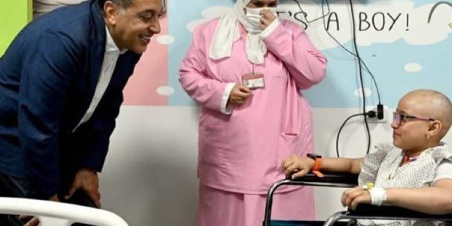 خلال جولته بالغربية.. رئيس الوزراء يوجه بسرعة علاج طفلة تعاني من مرض نادر