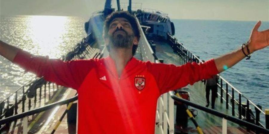 وصول السفينة العالقة قبالة السواحل الإماراتية إلى ميناء خالد بالشارقة