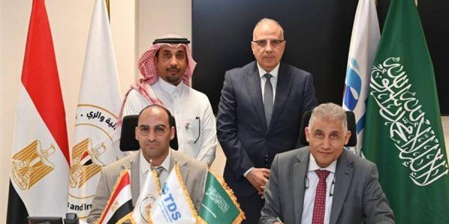 وزير الري يلتقي ممثلي شركة "حلول التقنية والتطوير" السعودية لبحث التنسيق المشترك