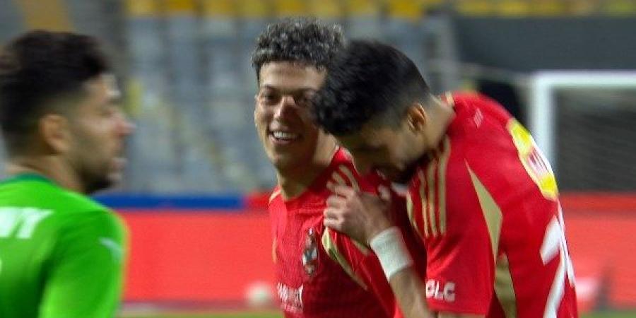 تألق طاهر عرض مستمر .. الأهلي يتقدم علي المصري بهدفين لهدف