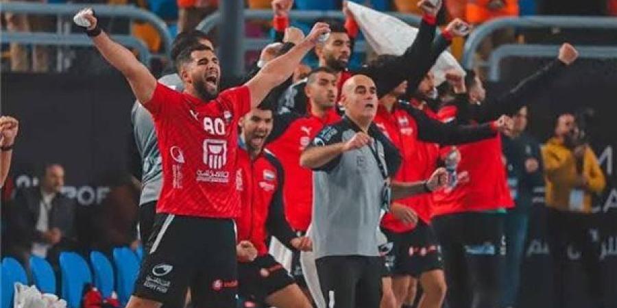 اتحاد اليد يكرم باستور المدير الفني للفراعنة على هامش ودية البرازيل