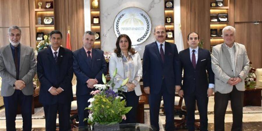 رئيس جامعة مدينة السادات تترأس لجنة إختيار الوظائف القيادية