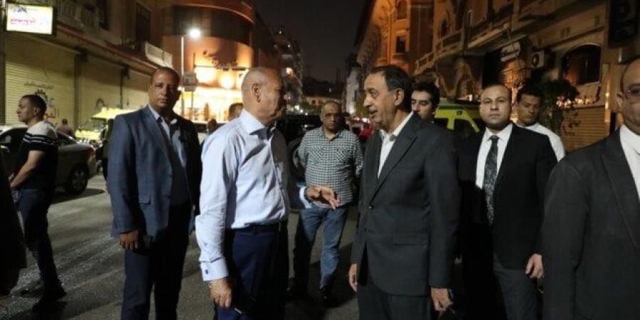 مدير أمن القاهرة يتابع إخماد النيران في عقار بوسط البلد