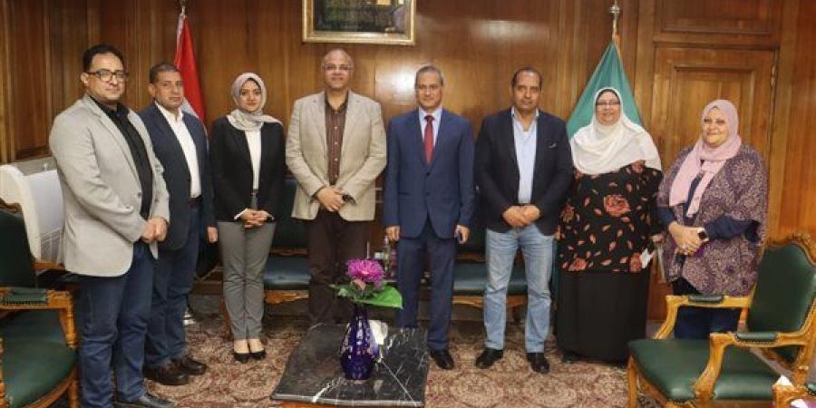 محافظ القليوبية يشهد توقيع بروتوكول تعاون لإقامة معرض لمؤسسة دار المعارف ببنها