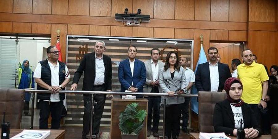رئيس الوزراء يتفقد مركز سيطرة الشبكة الوطنية للطوارئ والسلامة العامة بمحافظة الغربية