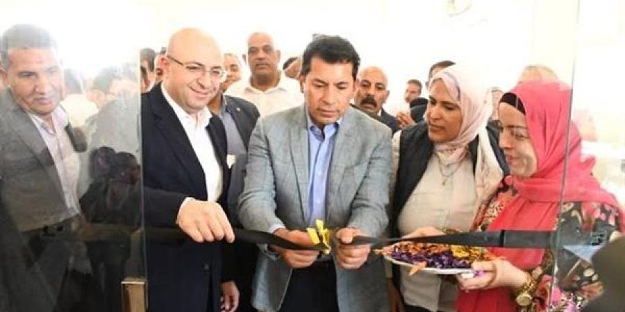 وزير الشباب ومحافظ بني سويف يتفقدون الأنشطة والمشروعات داخل مركز التنمية الشبابية