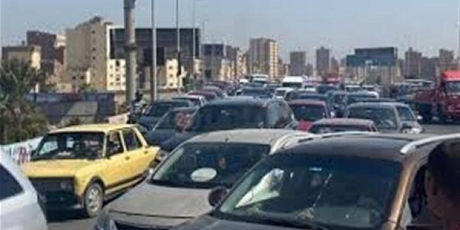 سادت الكثافات.. شلل مروري نسبي يضرب القاهرة والجيزة وسط انتشار أمني مكثف