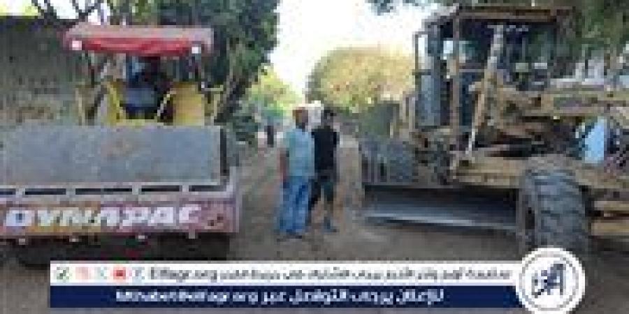 حملات مكبرة لتمهيد وتسوية الشوارع بقرى مركز ديروط بأسيوط