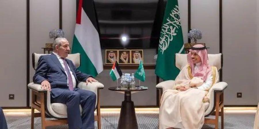 وزير الخارجية السعودي يبحث مع نائب الرئيس الفلسطيني تطورات الأوضاع في فلسطين