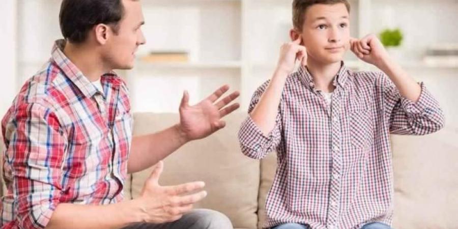 إزاي تكسب ابنك.. نصائح التعامل مع سن المراهقة بأمان