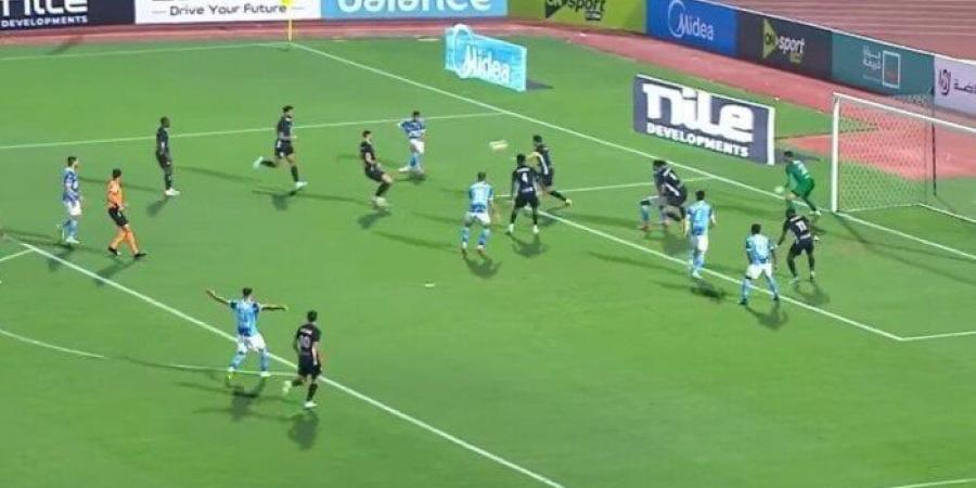 «هدف صاروخي».. إبراهيم عادل يقلص الفارق لـ بيراميدز أمام البنك الأهلي «فيديو»