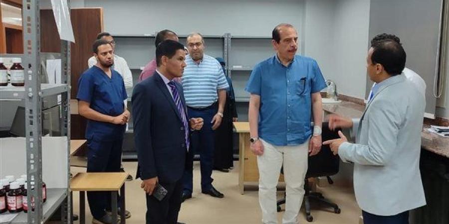 نائب وزير الصحة يشيد بأداء عدد من المنشآت الصحية بالأقصر