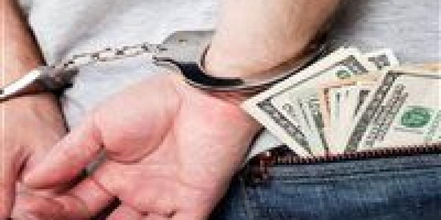 تحديثات الفيزا.. ضبط المتهم بالنصب على المواطنين بانتحال صفة خدمة العملاء بالقاهرة