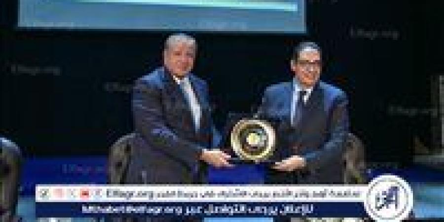 عبدالصادق: في عصر الذكاء الاصطناعي تتزايد الحاجة إلى اطار قانوني تحمي حقوق المبدعين