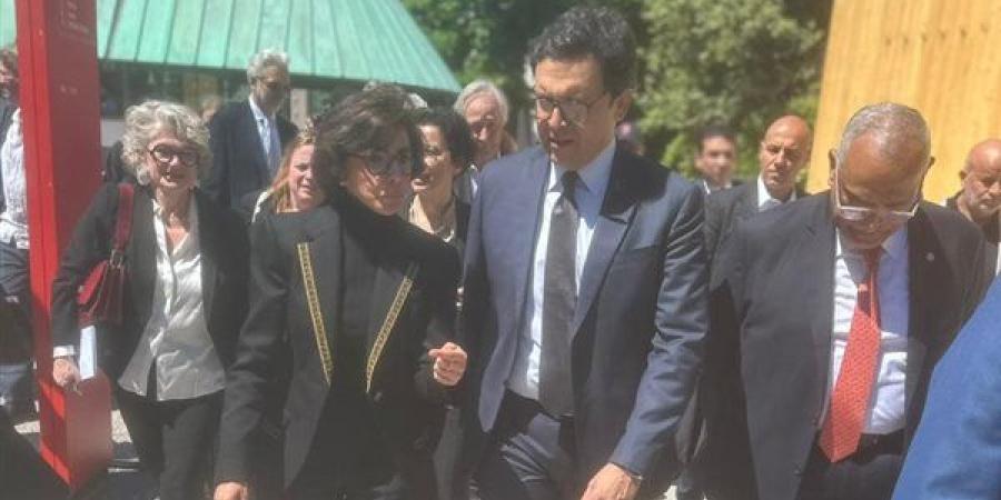 وزير الثقافة يهنئ الشيخة المياسة بنت حمد بن ...
