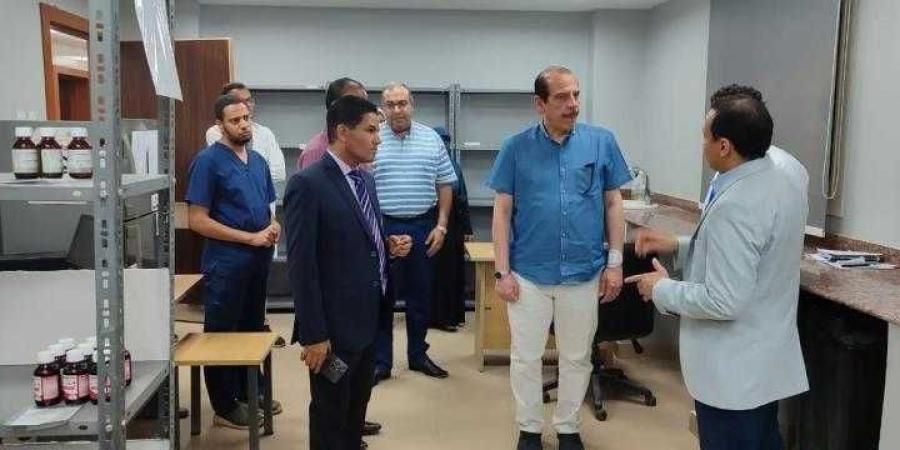 نائب وزير الصحة يشيد بأداء عدد من المنشآت الصحية بالأقصر ويحدد مهلة لتلافي السلبيات