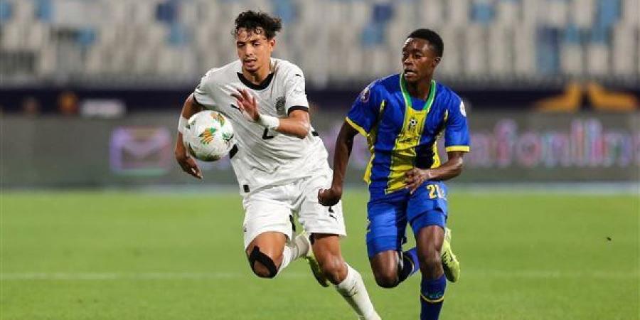 وزير الرياضة يؤازر منتخب مصر ويهنئهم بالتأهل لربع نهائي بطولة كأس الامم الافريقية للشباب