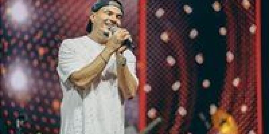 عمرو دياب يشعل "الارينا" في أعلى حضور جماهيري بالكويت