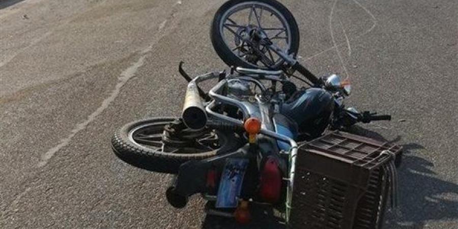 مصرع شخصين إثر حادث تصادم دراجة بخارية بسيارة بطريق بورسعيد - الإسماعيلية