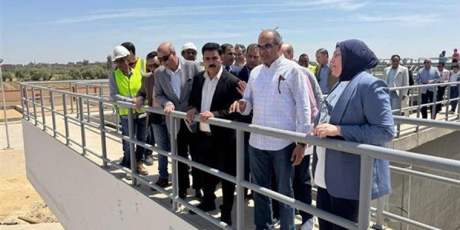نائب وزير الإسكان يجري جولة تفقدية لمتابعة سير العمل بمنظومة مياه الشرب بالشرقية