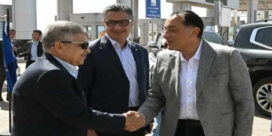 رئيس الوزراء يبدأ زيارة لتفقد وافتتاح عددٍ من مشروعات ”المنطقة الاقتصادية لقناة السويس”