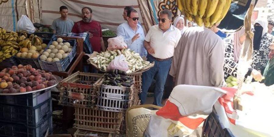 محافظ الدقهلية يتفقد سوق اليوم الواحد ويكلف بإقامة تندات لحماية المواطنين