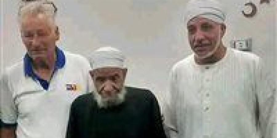 سائح ألماني يشهر إسلامه في ساحة الشيخ الرملي بالأقصر