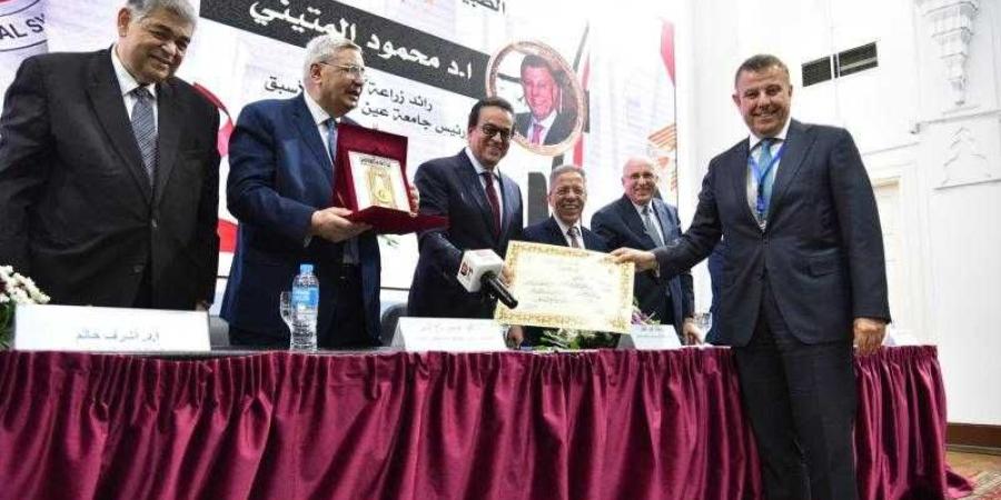 وزير الصحة يشهد تكريم عددا من الأطباء ضمن فعاليات يوم الطبيب المصري