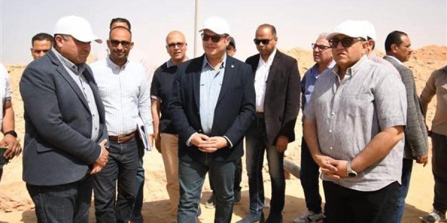 وزير الإسكان يتابع مشروعات الساحل الشمالي الغربي ويتفقد أعمال الطرق والمرافق برأس الحكمة