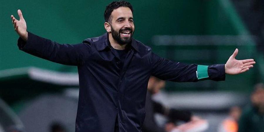 مدرب مانشستر يونايتد يثير الجدل حول مستقبله بعد الخسارة أمام ويستهام
