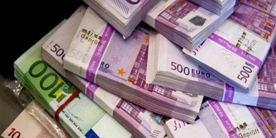 سعر اليورو في مصر اليوم الأحد 11 مايو 2025.. تباين طفيف بين البنوك