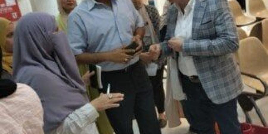 رئيس قطاع الشئون الصحية بالقاهرة يتفقد مركز الـ 100 متر بالشروق و زهرة العاصمة