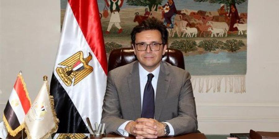 "شقق صغيرة جداً".. أول تعليق لوزير الثقافة على إغلاق بيوت ثقافية بالمحافظات