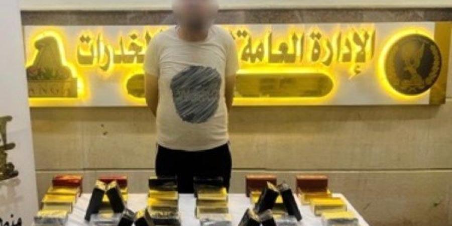 مصرع عنصر شديد الخطورة وضبط آخرين من تجار المخدرات في السويس ودمياط