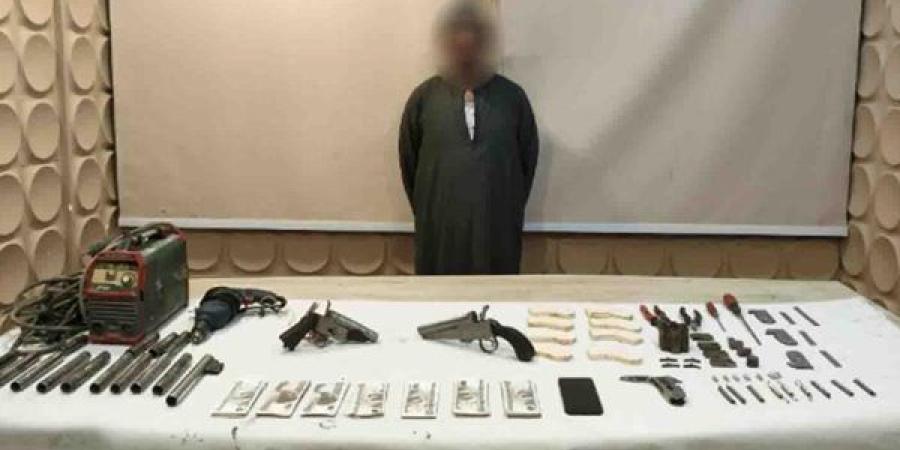 تجديد حبس عامل لإدارة ورشة داخل منزله لتصنيع الأسلحة النارية ببدر