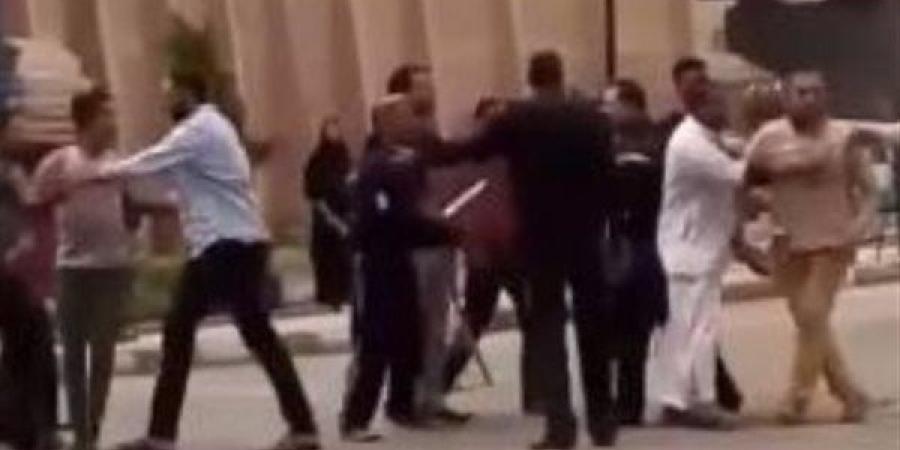 مشاجرة عنيفة بين عائلتين بسوهاج بسبب خلافات الجيرة