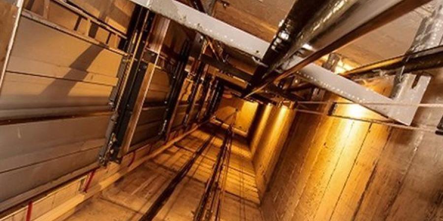فاجعة في بولاق الدكرور.. مصرع طفل إثر اصطدام رأسه بمصعد داخل منور عقار