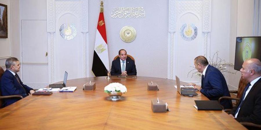السيسي يتابع جهود تطوير الأسطول البحري لقناة السويس