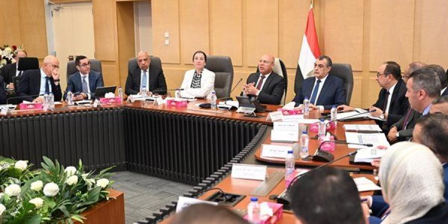 الوزير: دراسة طلبات المناطق الحرة والموافقة الذهبية بقرار من المجموعة الوزارية