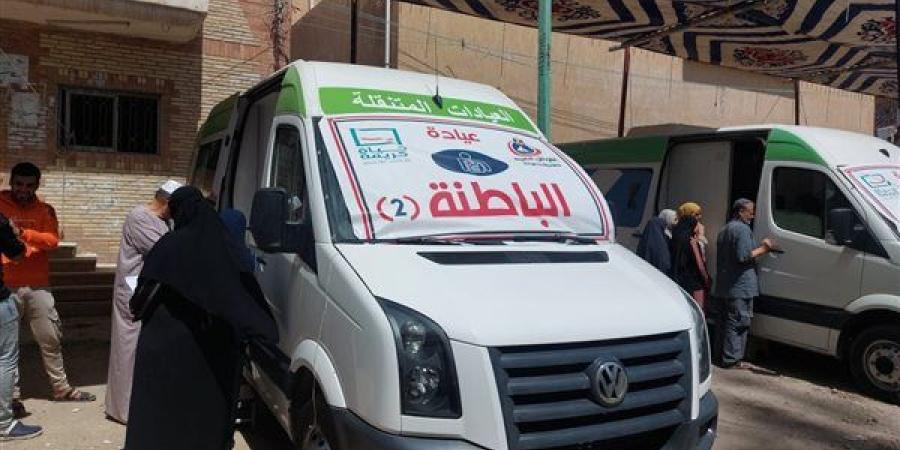 قافلة طبية لمتضرري الأمطار في قرية الوسطاني بدمياط