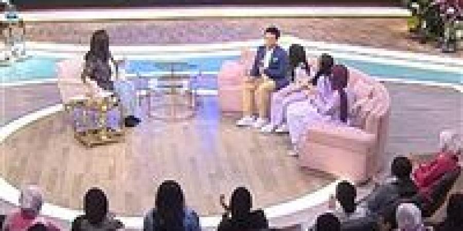 الجمعة.. سامح حسين وأسرته ضيوف "معكم منى الشاذلي"