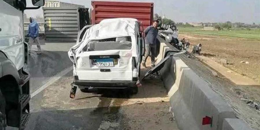 مصرع شخص وإصابة 3 في حادث انقلاب سيارة نقل بالطريق الإقليمي بالمنوفية