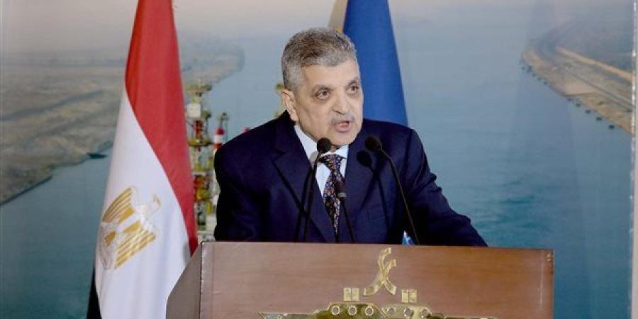 أسامة ربيع: ندرس إقرار 15% تخفيضًا على رسوم عبور بعض الشركات بقناة السويس| فيديو