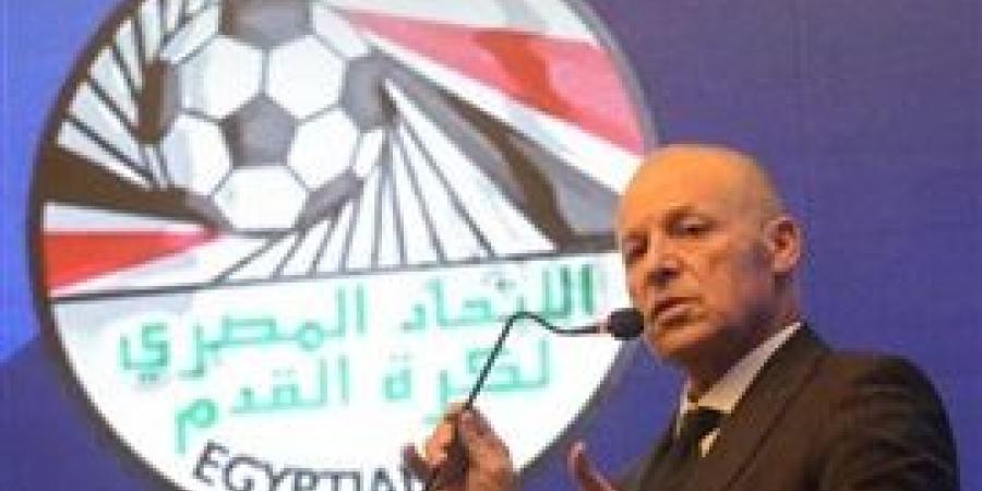 أبو ريدة يدعو رؤساء الأندية والرابطة لمناقشة التخطيط للموسم الجديد
