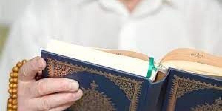 ما كدى صحة حديث يأتي زمان على الناس يحبون خمسًا وينسون خمسًا؟