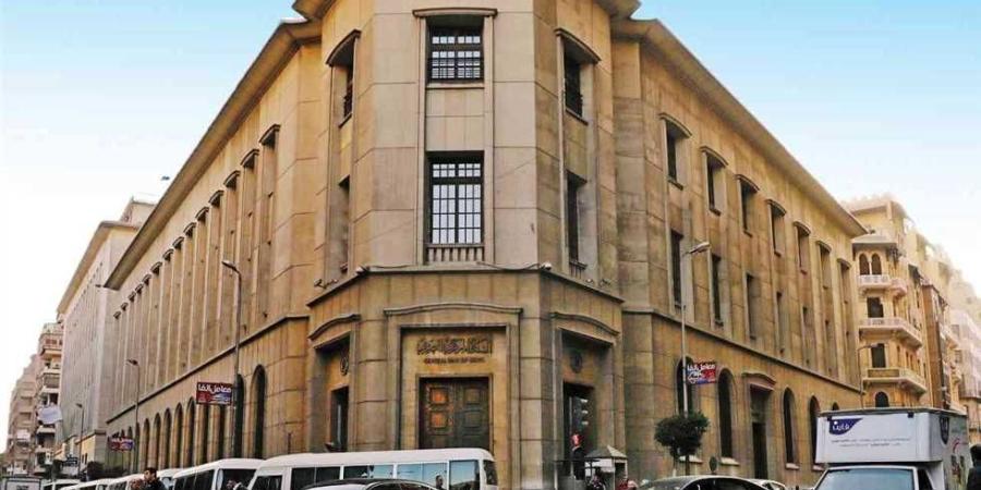 البنك المركزي: تحويلات المصريين بالخارج تسجل قفزة تاريخية إلى 32.6 مليار