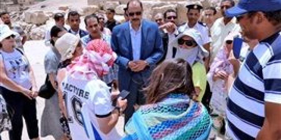 محافظ سوهاج يحيل مدير مركز طب الأسرة بأولاد حمزة و11 من العاملين للتحقيق